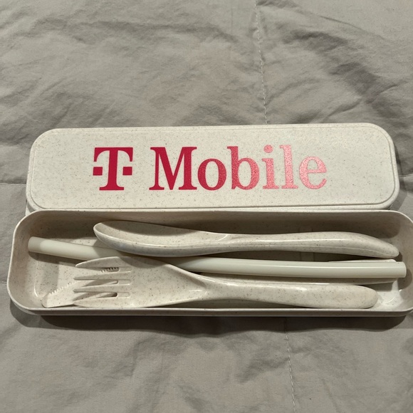 T-Mobile Utensil Set - Picture 4 of 6
